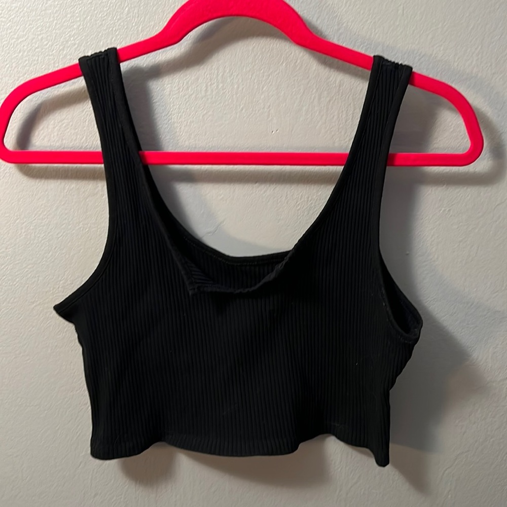 Black Ribbed Cropped Tank Top